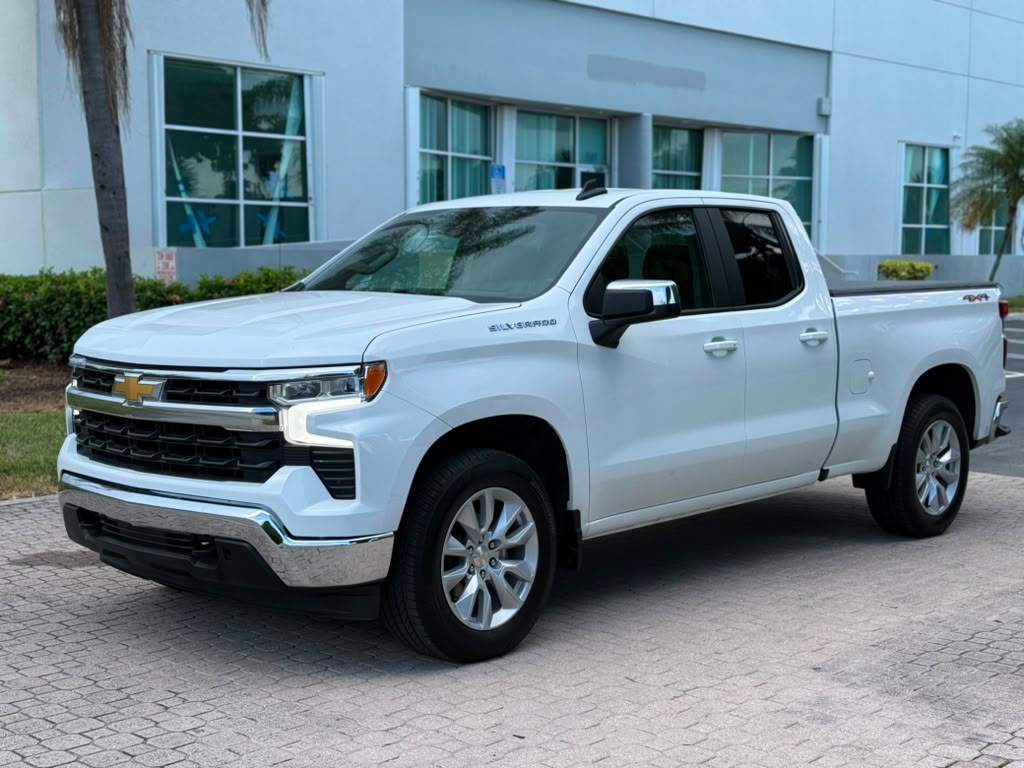 2025 Chevrolet SILVERADO 1500 LT — photo 1