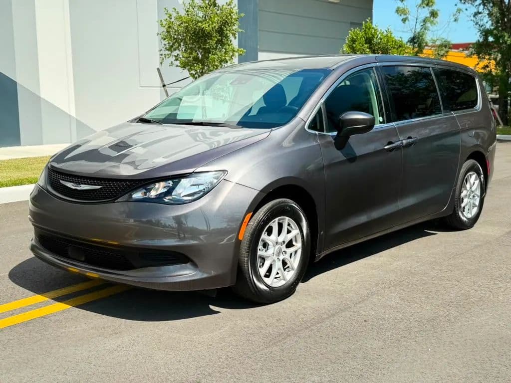 2023 Chrysler Voyager LX